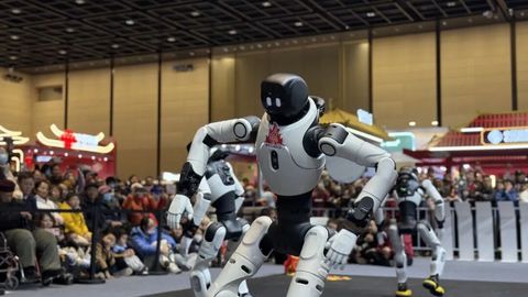 人形机器人有了泰森的身体，却还在等霍金的大脑