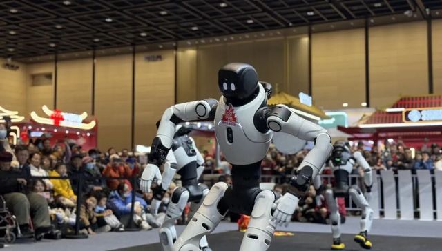 人形机器人有了泰森的身体，却还在等霍金的大脑