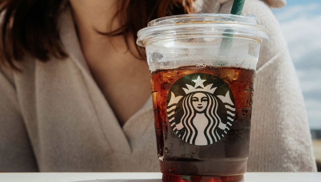 “中国星巴克”，孤身闯暗巷