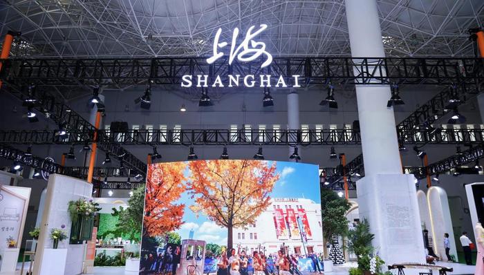 文创丝巾卖到西藏、稀有40克拉培育钻石……上海定制想在消博会走进大众