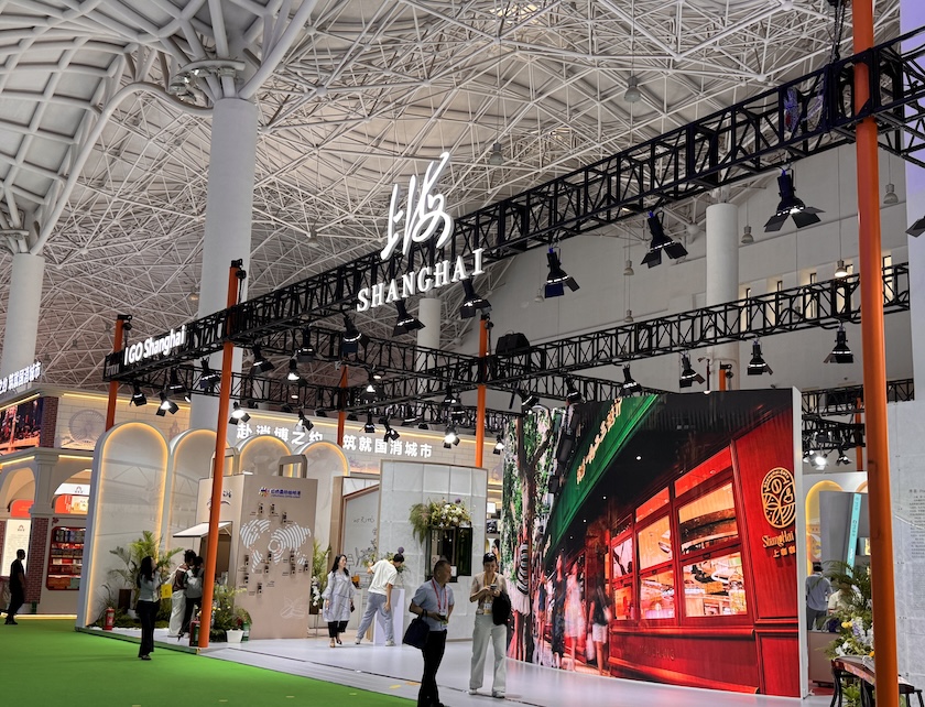 文创丝巾卖到西藏、稀有40克拉培育钻石……上海定制想在消博会走进大众