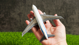 当酒店大堂挤满来旅游的外国人