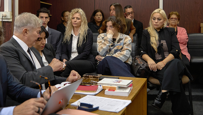 阿根廷法院重审马拉多纳死亡案，7名医疗人员被控过失杀人