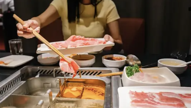 海底捞的焦虑，狠狠“砸”向了基层员工