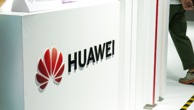 华为官宣姚安娜代言新手机，继续加码高端折叠屏