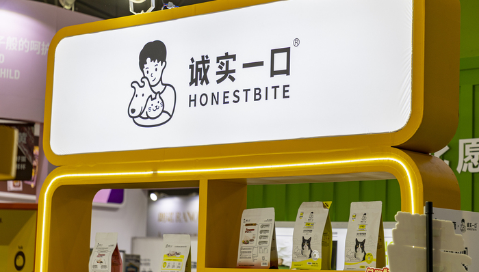诚实一口;宠物食品品牌;代言人翻车;接连致歉;终止合作