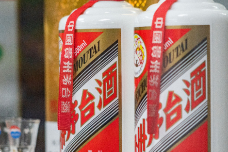 贵州茅台上市以来首现业绩双下滑，拟派350亿元现金“红包”