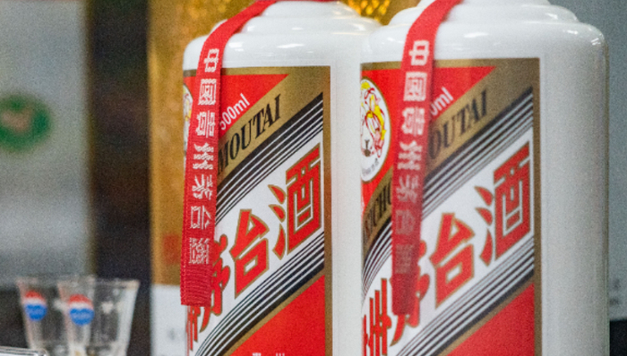 贵州茅台;业绩双下滑;350亿元现金“红包”