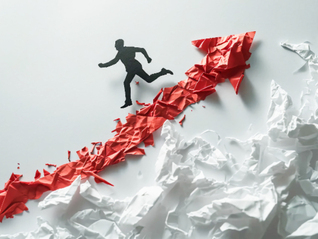 铝价狂飙：谁在狂欢，谁在买单？