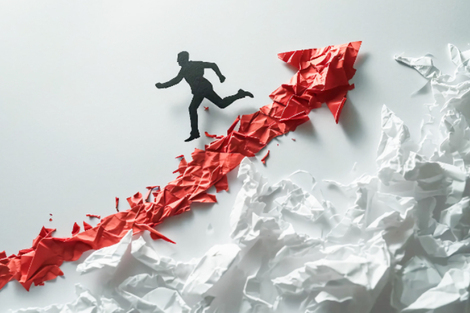 铝价狂飙：谁在狂欢，谁在买单？