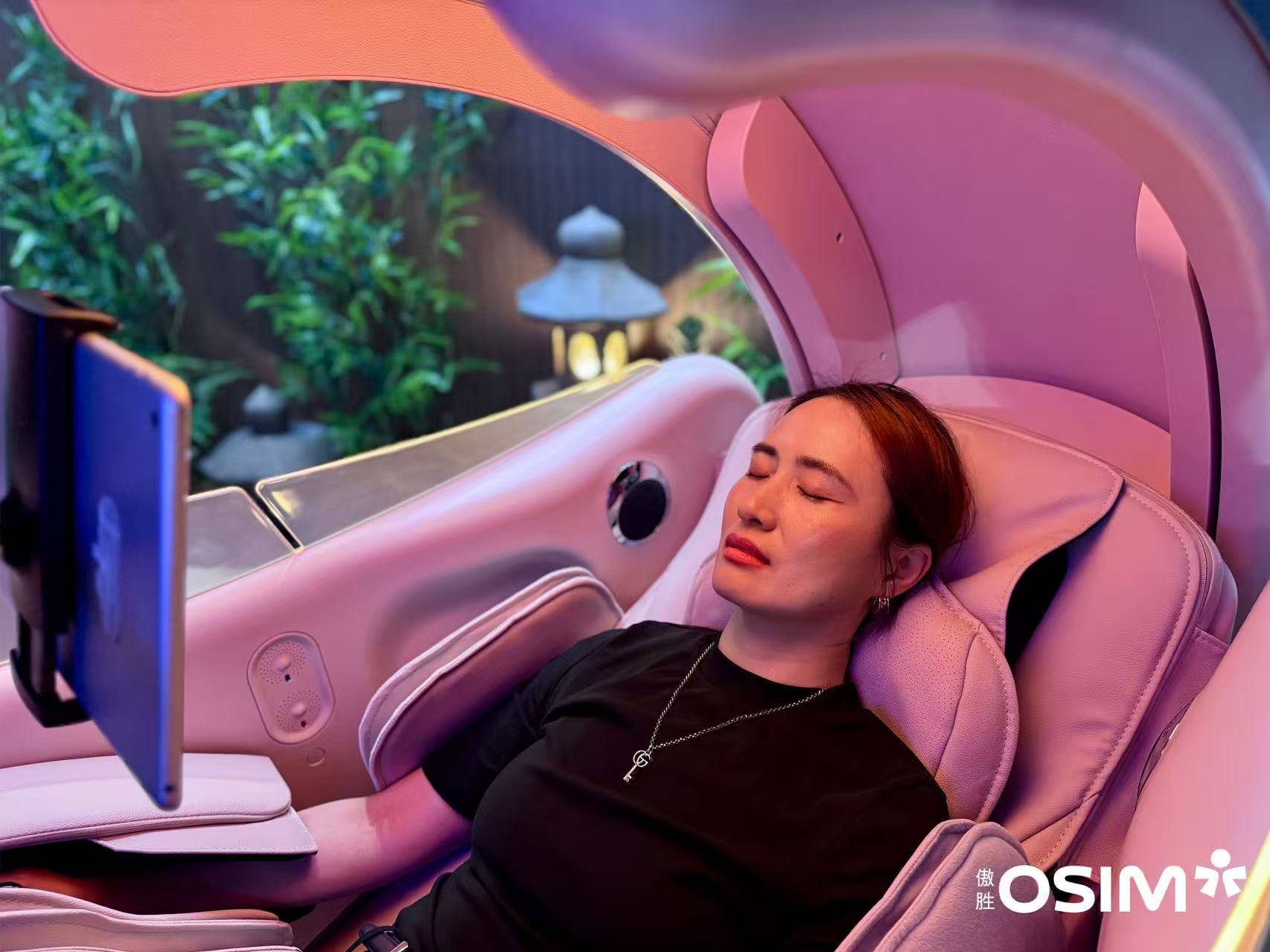 粉色的卡通人物AI 生成的内容可能不正确。