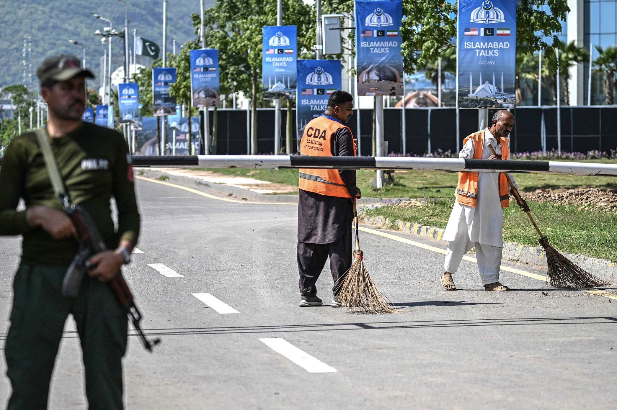 特朗普：美伊20日将在巴基斯坦谈判，“要么好商量，要么来硬的”