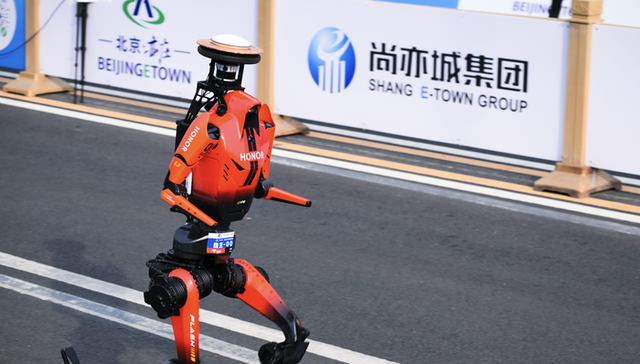Humanoid robot;beats human half marathon record;China race;limits remain