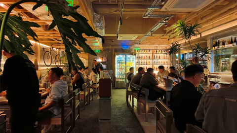 “卷”成Bistro，这家老牌烧烤店越来越“不务正业”了？