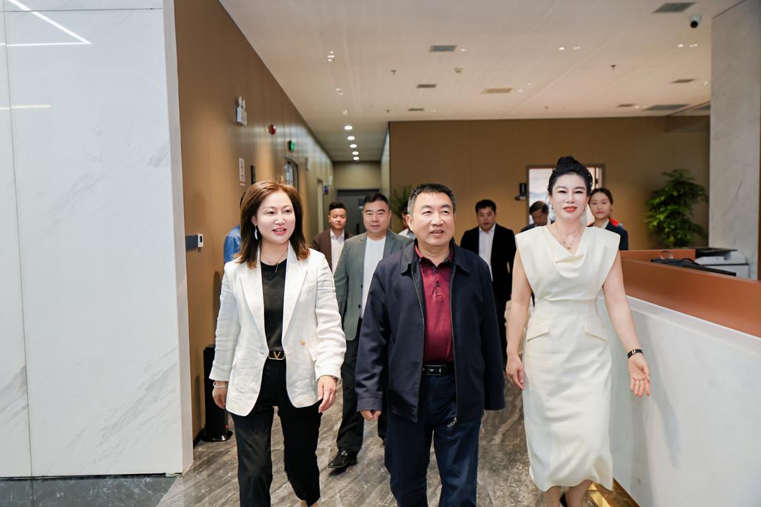 原国家首批航天员吴杰西安开讲 以航天精神激励企业家砥砺奋斗