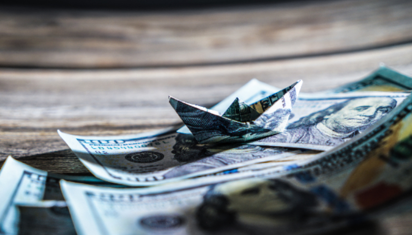 纳指终结13连涨！科技股多数回调，国际油价大涨近7%