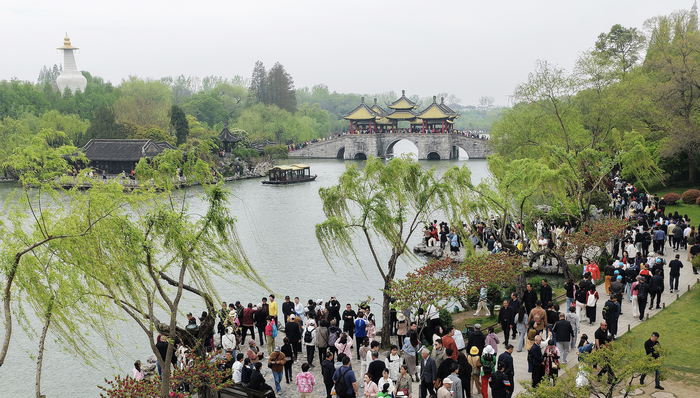 服务业,扩能提质；生产生活重点领域；服务业；重磅政策支持