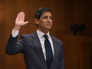 沃什“首秀”：主张“制度变革”，降息方向确定但节奏存疑