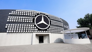 全新奔驰纯电GLC SUV全球首秀 空间史上最大，屏幕史上最大