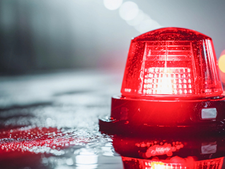 界面快评 | 为完成查毒任务诱使未成年人吸毒，罪不可恕