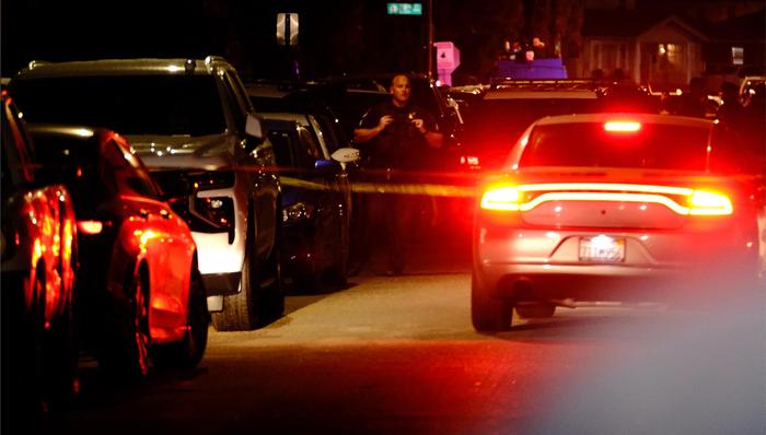 晚宴入场;不核验身份;护送万斯撤离;美特勤局;安保失当