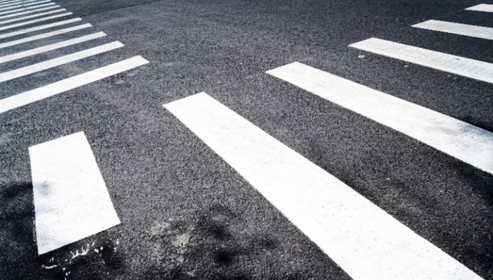 交通,城市深度;被挤占的人行道;被忽视的行人路权;城市规划;优先谁