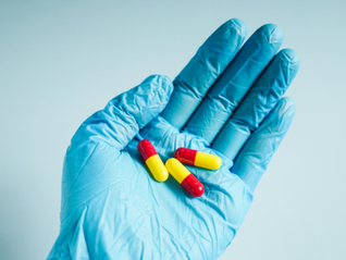 直通部委｜65岁以上是药品不良反应高风险人群 三部门发文规范慈善募捐成本支出