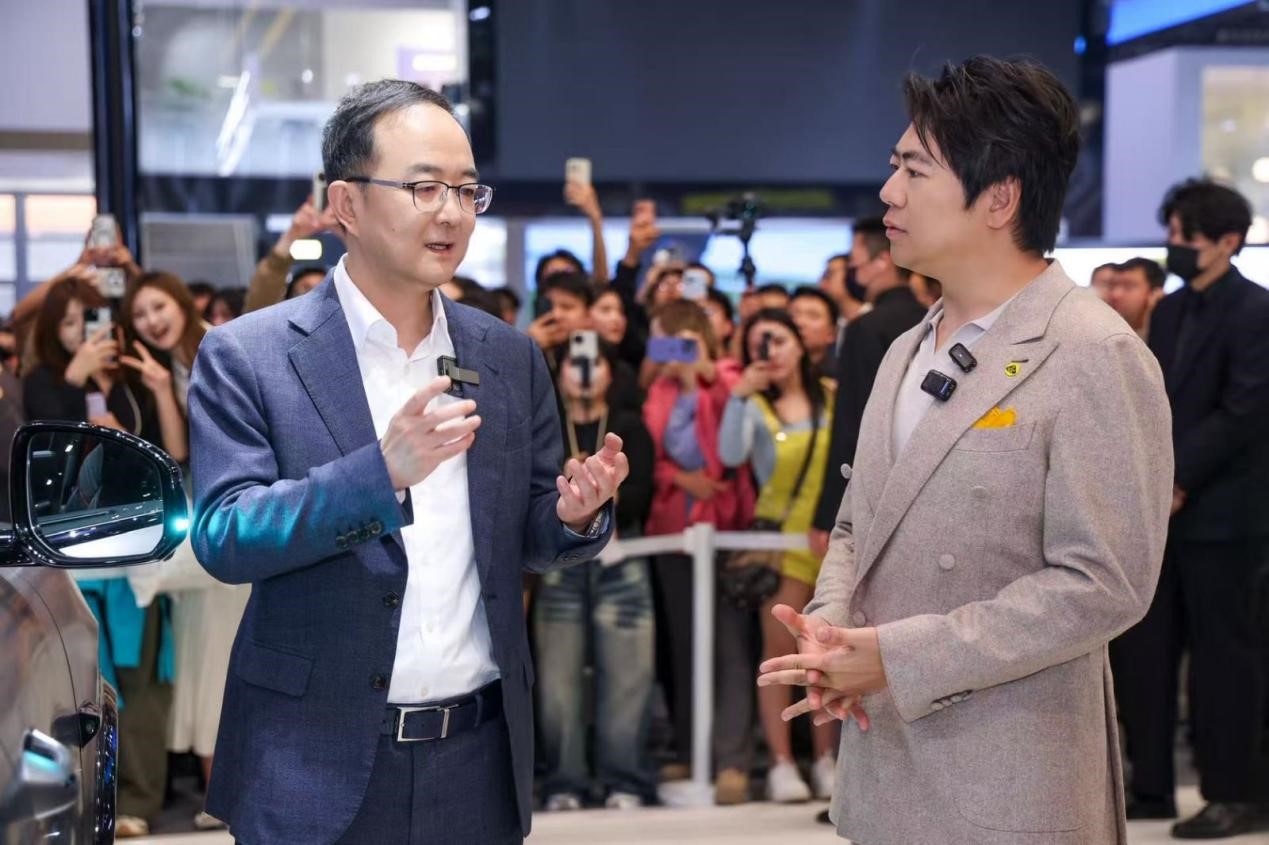 四十而砺：吉利车展“亮剑”背后的长期主义密码