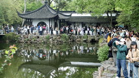 聚焦服务业和重大工程项目，政治局会议重磅定调扩内需