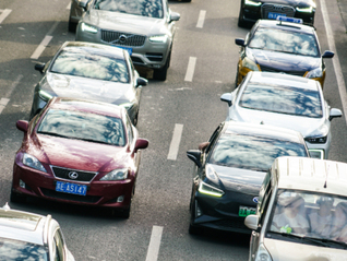 直通部委｜“五一”假期小客车上高速继续免收通行费 一季度全国城镇新增就业299万人