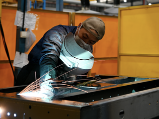 季节性因素叠加市场需求影响，4月制造业PMI小幅回落