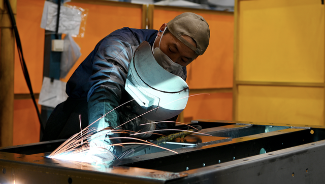 PMI,;季节性因素;市场需求;4月;制造业PMI;小幅回落