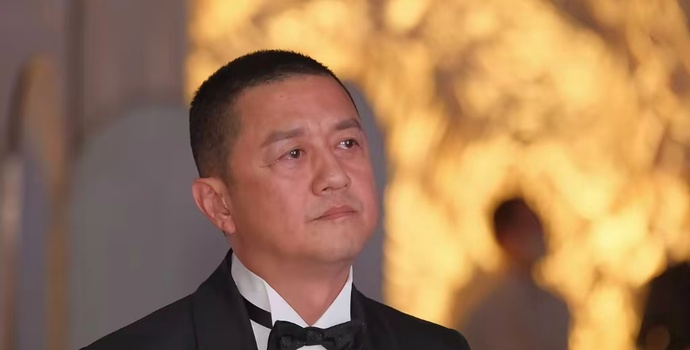 李亚鹏现身香港嫣然慈善晚宴， 筹得336万港币、将用于唇腭裂患儿康复
