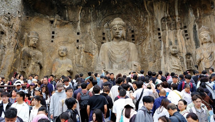 景区;限流公告;停售门票;假期第二天;游客;最大承载量