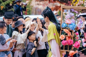 “五一”超800场好戏燃动全城 “演艺之城”引爆假日文旅市场