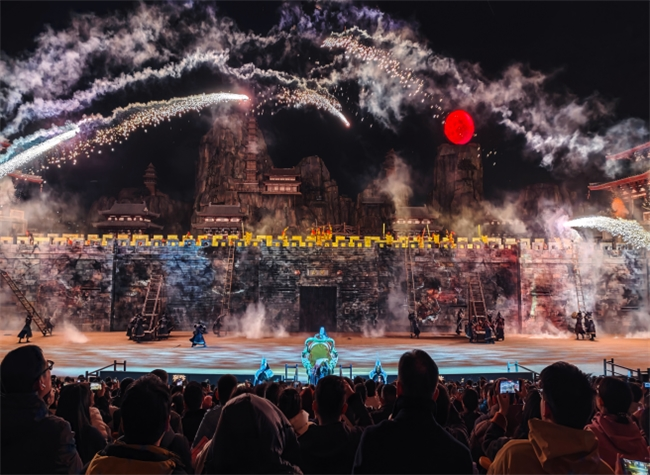 “五一”超800场好戏燃动全城 “演艺之城”引爆假日文旅市场
