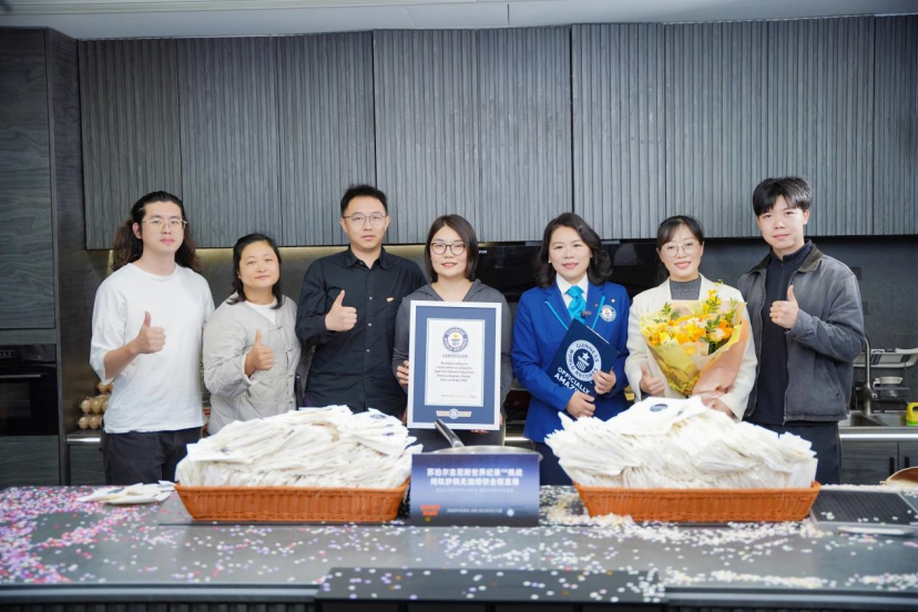 https://img.jiemian.com/101/original/20260511/import_1778471522862520250014.png