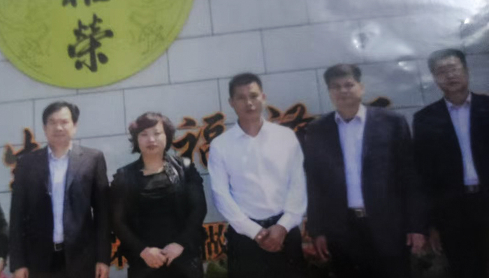 福建女商人;职务侵占罪;再审无罪;丈夫;从犯;再审决定书