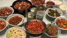 大排档攻进商场，批量复制“烟火气”