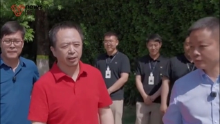 何小鹏组局科技大佬集体品鉴小鹏新车