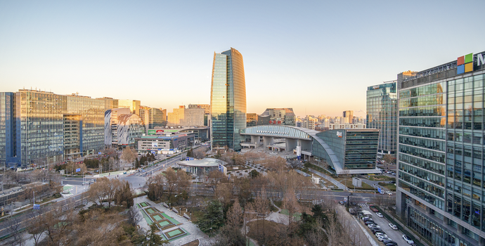2025年平均工资出炉，城镇非私营单位近13万元，这个行业最“多金”