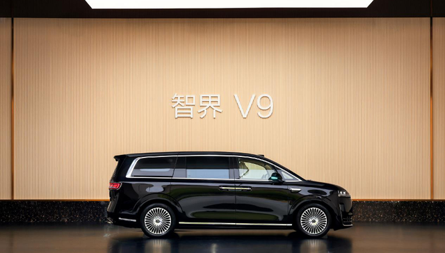 闪电快讯 ｜ 鸿蒙智行首款MPV智界V9以38.98万起售：升级乾崑智驾ADS 5