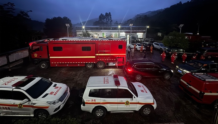 广西皮卡车坠河事件;9人失联;相关责任人被控制;国家防办;工作组