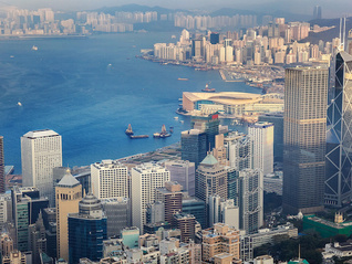 有客户三天定下过亿豪宅，内地买家挤爆香港楼市