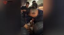 一男子飞行途中欲拉开应急舱门，苏南瑞丽航空回应