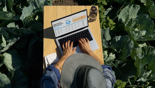 苹果MacBook Pro;史上最大改款;首款触控屏;M6芯片