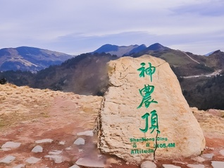 地方新闻精选 | 神农架景区就“圈国道收费”致歉 长江江豚监测数量创历史新高