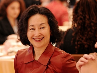 赌王长女何超琼从美高梅国际套现超9亿元，或为聚焦本土主业