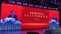 股民哽咽询问比亚迪股价，王传福回应