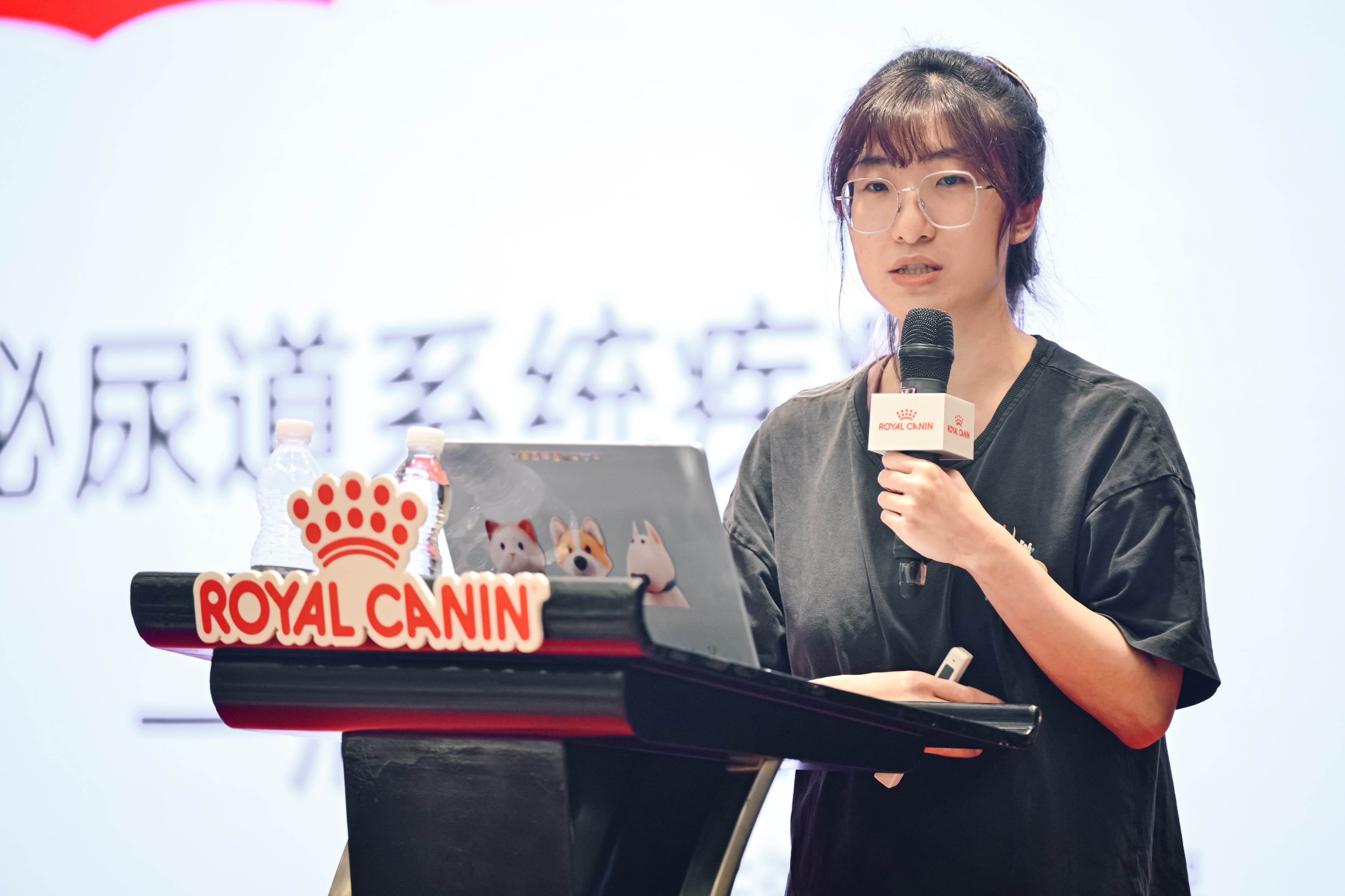 1781178247960100.jpg 4. 北京小动物诊疗行业协会内科分会成员及讲师、蓝山动物医院主治兽医熊晨昱现场教学.JPG